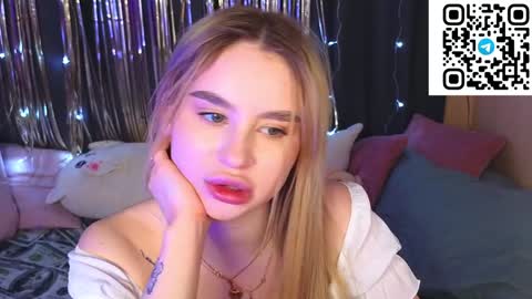 Snapshot of barbieee_doll chatting on December 14, 10:39 pm Eva online show from December 14, 10:39 pm