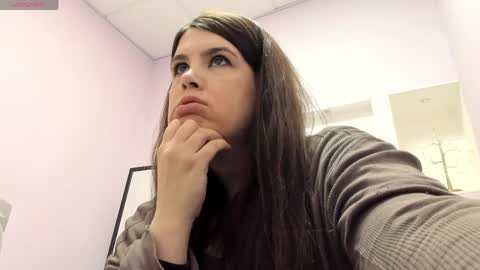 battymoll online show from April 7, 3:36 pm