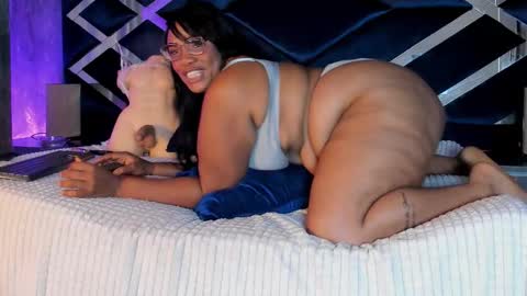 Bbwlatina01 online show from January 5, 5:27 pm