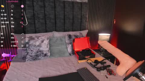 Danna  online show from December 15, 10:15 pm