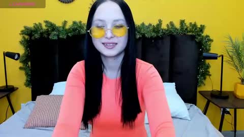 Snapshot of beatricereeves chatting on December 26, 1:29 am Beatrice 3 online show from December 26, 1:29 am