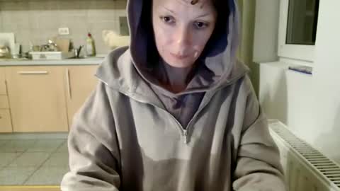 Raluca online show from October 17, 6:33 pm