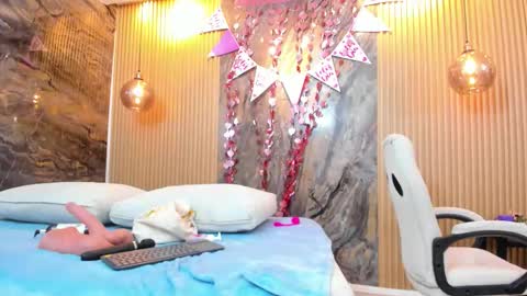 beca online show from February 13, 12:51 pm