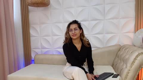 beccamilanni online show from March 5, 12:44 pm