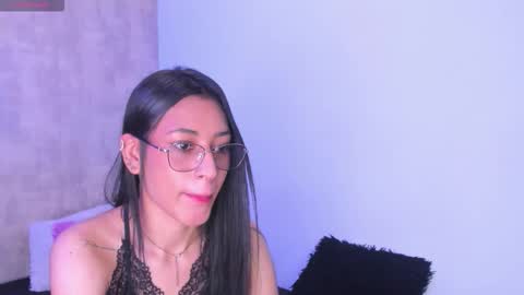 becky__g online show from October 19, 5:31 am