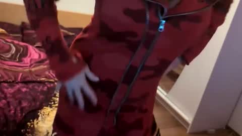 Beebow online show from November 23, 8:21 pm