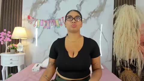 Snapshot of belacampbell chatting on February 14, 10:14 pm Bela online show from February 14, 10:14 pm
