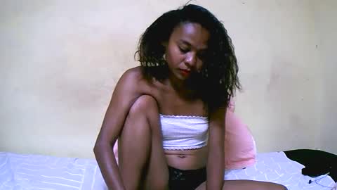 bella193999 online show from December 22, 12:38 pm