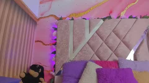 Melanie  online show from February 4, 10:51 am