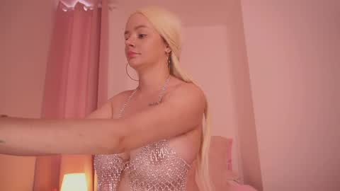 isabella online show from April 21, 10:28 pm