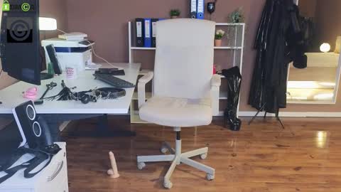 Snapshot of bella_harper92 chatting on September 12, 8:34 am bella_harper92 online show from September 12, 8:34 am