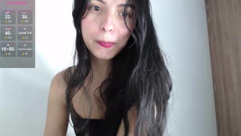 Snapshot of bella_musee chatting on December 21, 12:53 am   online show from December 21, 12:53 am