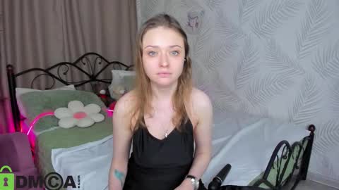 Linda Bella online show from December 17, 1:55 am