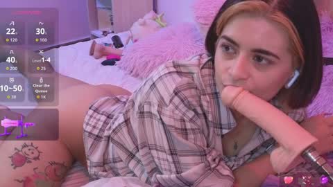 bella_thixx online show from April 1, 3:18 am