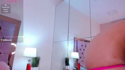 Snapshot of bella_toskana chatting on October 18, 4:59 am Bella online show from October 18, 4:59 am