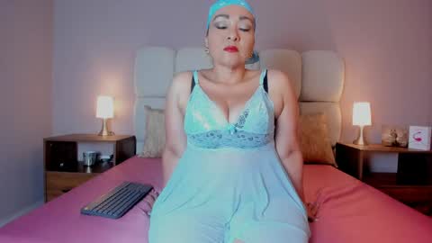 bella_vesper online show from May 13, 11:38 am