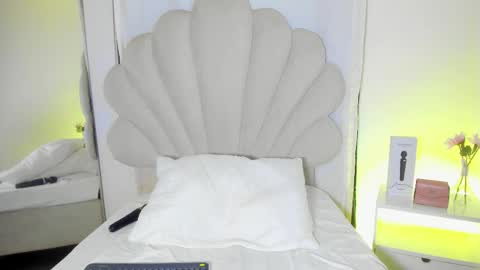 Bella Dajud online show from March 26, 12:02 am