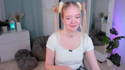 Bella online show from November 30, 11:20 pm