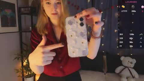 Lana but not DelRay online show from February 14, 11:12 am