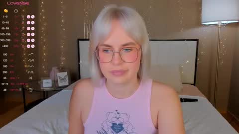 Bella online show from October 12, 1:52 am