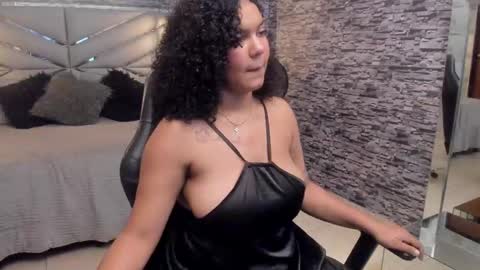 Snapshot of bellybigboobs chatting on October 17, 2:20 pm Belly online show from October 17, 2:20 pm