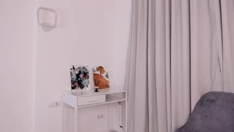 Julie online show from April 18, 7:07 pm