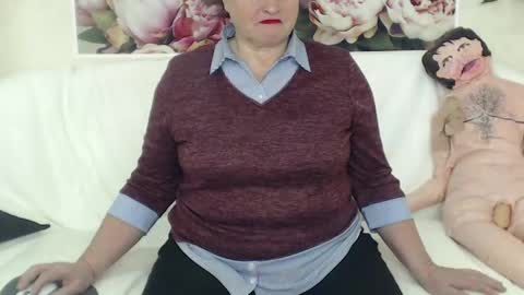 Snapshot of berryshickx chatting on January 29, 8:29 am BerryShickX online show from January 29, 8:29 am