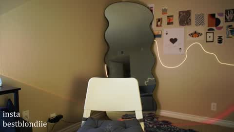 Snapshot of bestblondiiecb chatting on February 2, 5:26 pm Chloe Next stream on Friday online show from February 2, 5:26 pm