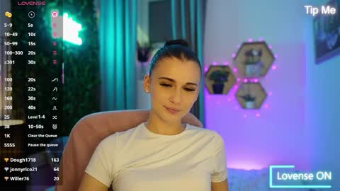 Snapshot of betty_greyy chatting on October 17, 8:12 pm Betty Grey online show from October 17, 8:12 pm