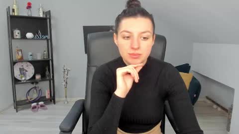 bettyjamess online show from December 16, 5:57 am