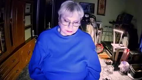 BeverlyQCynia online show from November 21, 3:25 pm