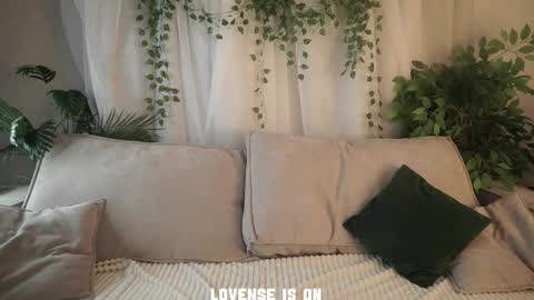 Eliz online show from November 28, 1:52 am