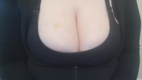 Snapshot of bigbittiesandfun chatting on December 23, 7:09 pm bigbittiesandfun online show from December 23, 7:09 pm