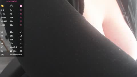 Snapshot of bigbittiesandfun chatting on December 29, 5:33 pm bigbittiesandfun online show from December 29, 5:33 pm