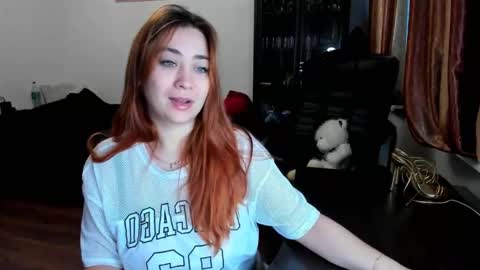 Julia online show from December 22, 6:39 am