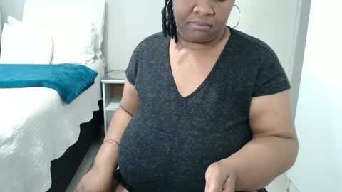 Lona online show from November 30, 4:16 am