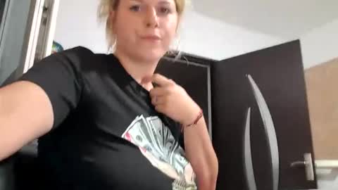 Snapshot of bigtitslala chatting on September 16, 7:11 pm bigtitslala online show from September 16, 7:11 pm