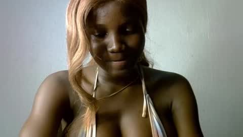 Snapshot of black_ebonyqueen chatting on October 5, 9:25 am Esthy online show from October 5, 9:25 am