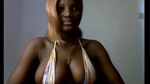 Snapshot of black_ebonyqueen chatting on October 16, 8:28 am Esthy online show from October 16, 8:28 am