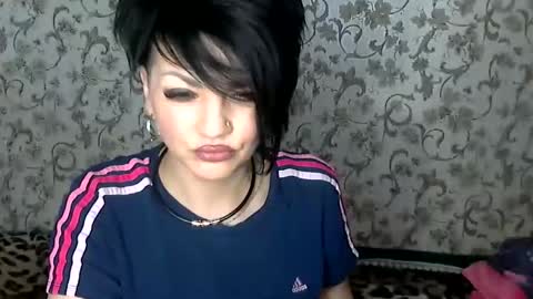 black_hot_01 online show from December 3, 6:27 am