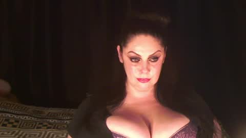 Sarah online show from May 12, 5:30 pm