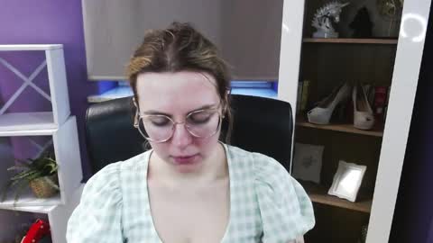 Z O E Y online show from April 13, 4:47 am