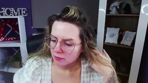 Z O E Y online show from January 7, 5:44 am