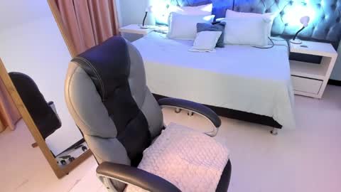 blair_red_ online show from April 16, 11:54 am