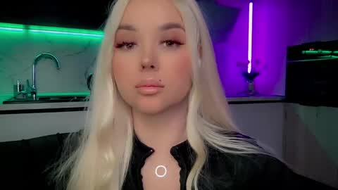 Lana online show from March 4, 9:18 am