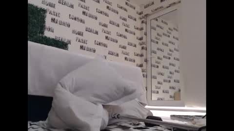 Snapshot of blonddaiana23 chatting on December 16, 11:39 pm blonddaiana23 online show from December 16, 11:39 pm
