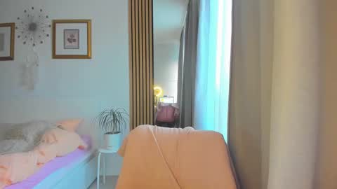 Nicole online show from February 25, 5:41 am