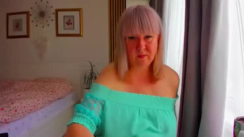 Nicole online show from April 16, 4:46 am