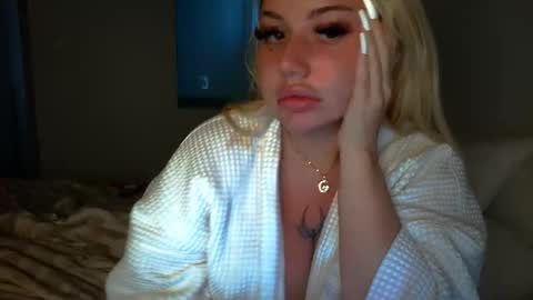 blondedolltia online show from November 30, 1:43 am