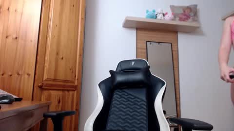 blondyelena online show from November 29, 4:44 pm